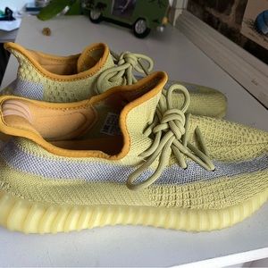 YEEZY size 9,5 - like new